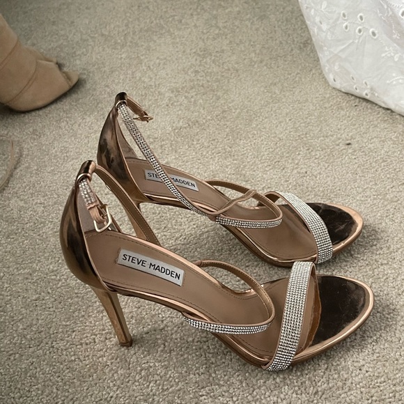 ROSE GOLD STEVE MADDEN HEELS - Picture 4 of 7